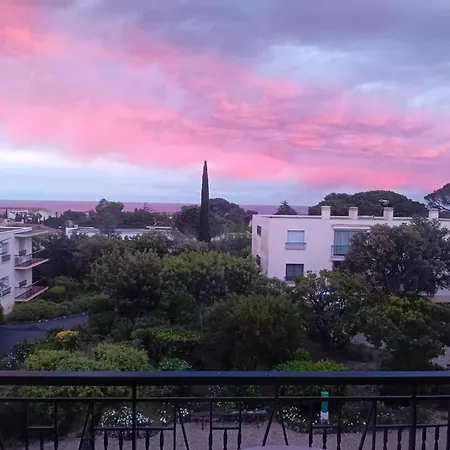Large, Bright And Quiet Flat With Stunning Panoramic Sea Views *