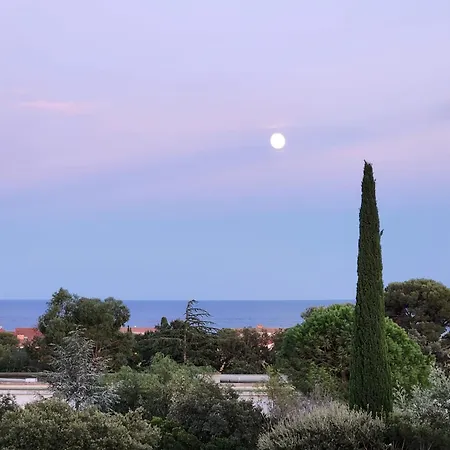Large, Bright And Quiet Flat With Stunning Panoramic Sea Views
